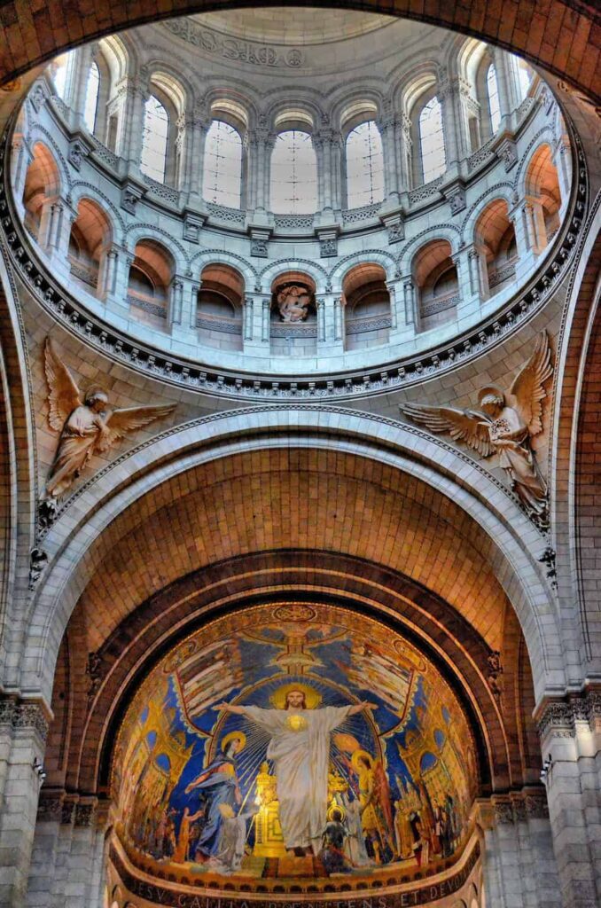 Internal photo of Sacre Coeur